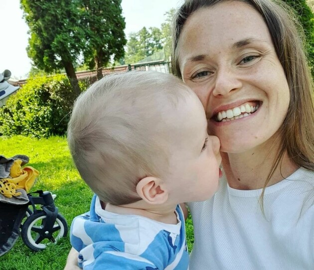 Josefin Hulldin kommer fortfarande ihåg när hon blev utsatt för mom-shaming. Josefin Hulldin och sonen Noah