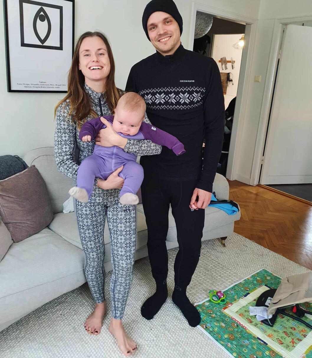 Jonathan och Josefin bor just nu tillsammans utan att vara tillsammans, för att enklast kunna ta hand om Noah. josefin och Jonathan