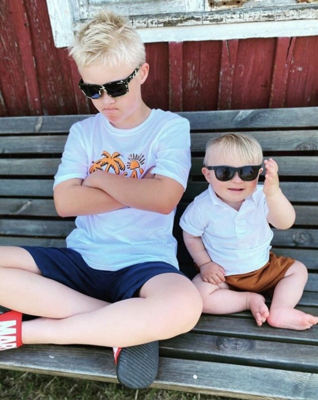 Julian och Walter är inte ovana vid att spexa framför kameran till familjens Instagramkonto. Julian och Walter.