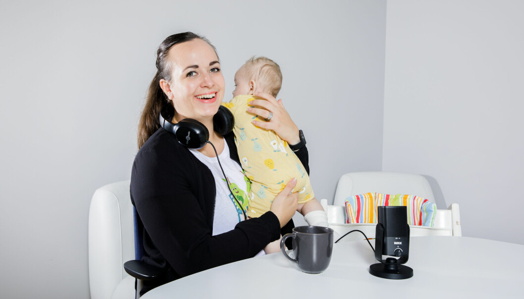 Klara-Maria Mach driver podden <em>Päronsnacket. </em>Här är hon tillsammans med sin son Theo. Klara-Maria Mach med sin son