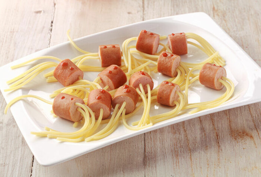 Spagetti med korv – med en twist. Det kunde Halloweenkalasen bjuda på. spagettikorv