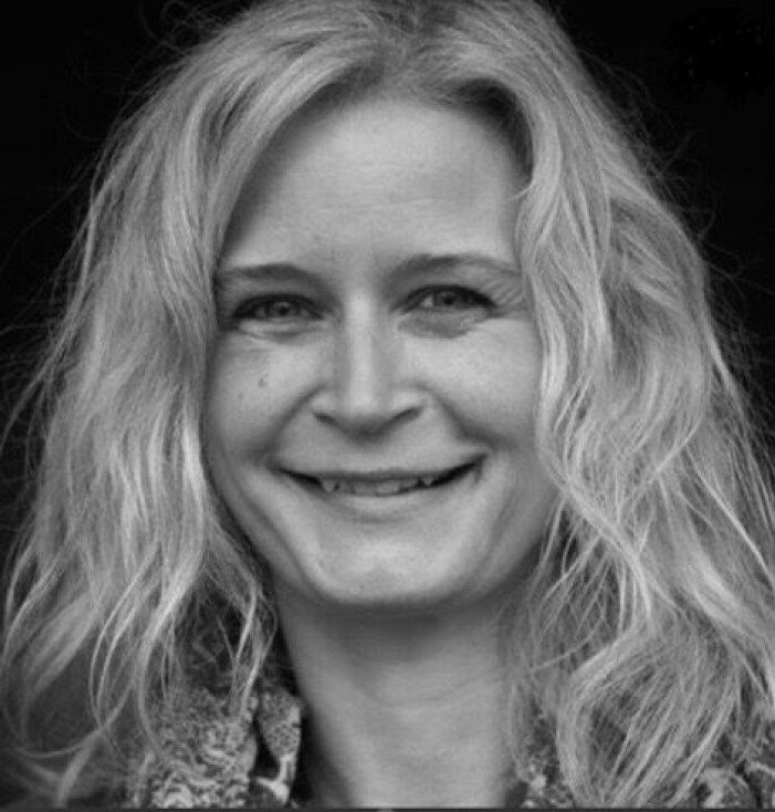 Lena Petersson Lindeli är legitimerad optiker med magister i klinisk optometri. Hon jobbar på Memira Nacka, i Stockholm.