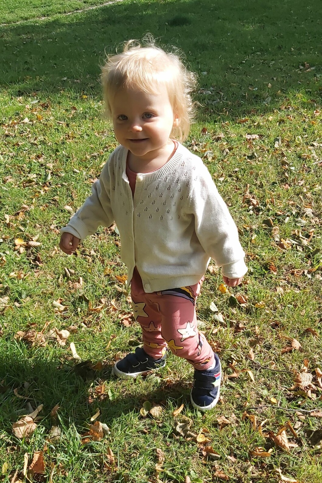 Luna är idag 2, 5 år. ”Hon förstår och vet att mamma har ont”, säger Linda. Luna Hoffner