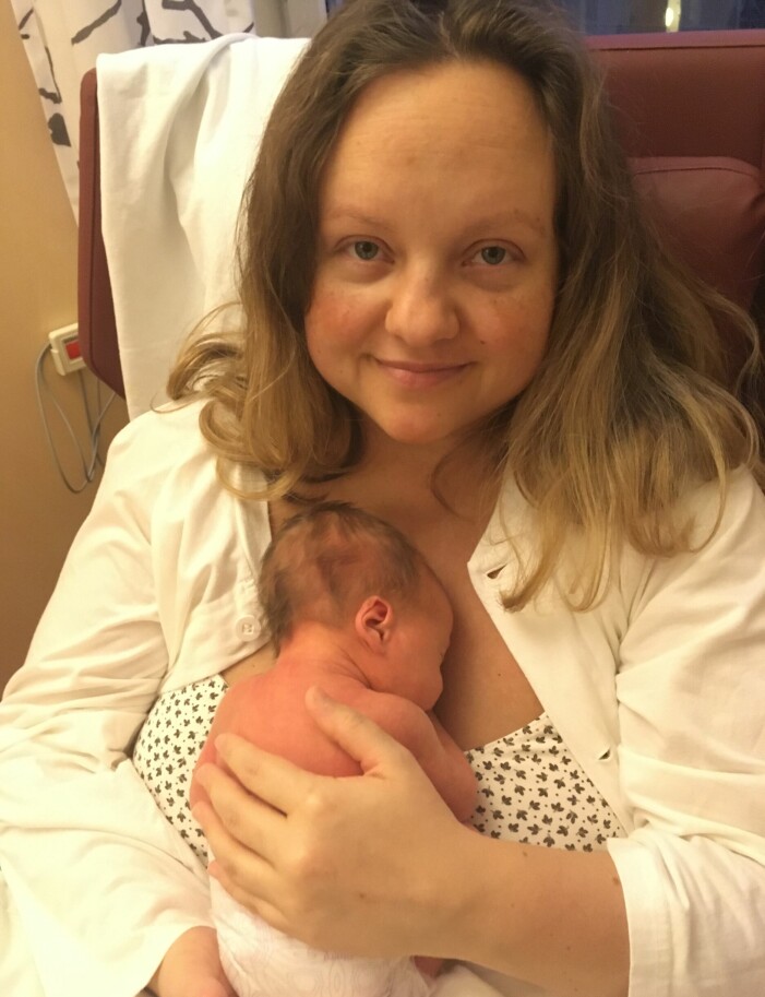 Linda fick inte hålla dottern förrän efter några timmar, eftersom hon direkt behövde köras iväg på observation. Linda Hoffner och nyfödda Luna