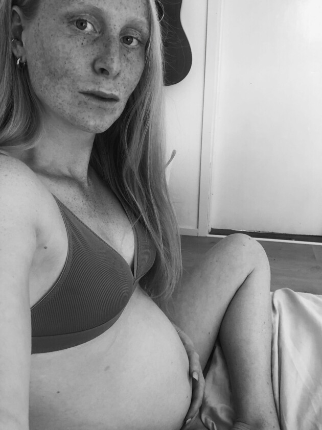 Lisa är gravid med sitt första barn. Gravida Lisa Segersn