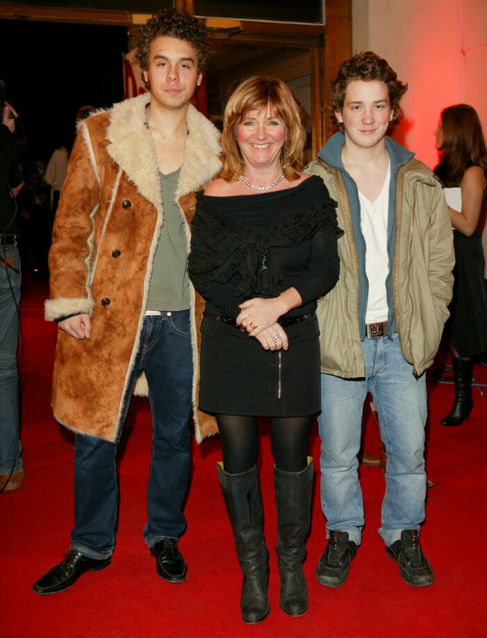 Malou von Sivers med barnen på filmpremiär. Malou von Sivers