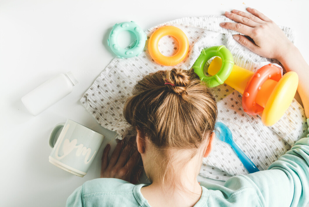 Bland föräldrar som bär på känslan finns bland annat också känslor av att övermäkighet för ens barns särskilda behov eller av att man inte har kontroll. trött mamma, allt känns övermäktigt