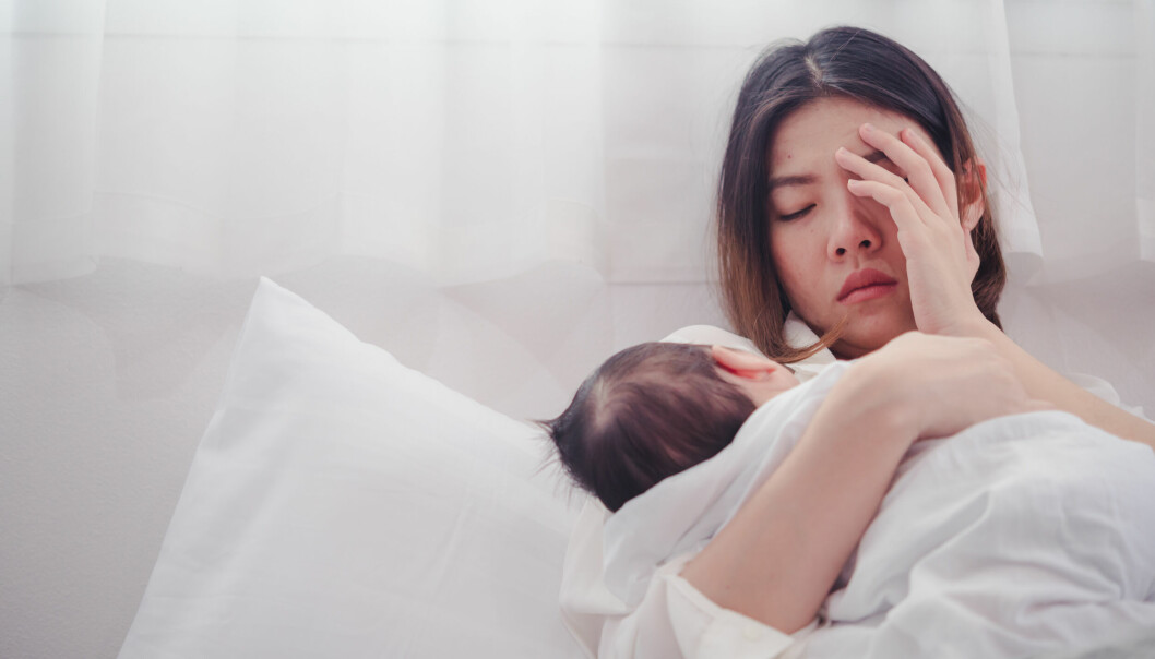 Förväntningar som finns på mammor idag gör att många känner sig oroliga i sitt föräldraskap, vilket är en av förklaringarna till att mammaskam finns mellan mammor. Mamma som är ledsen