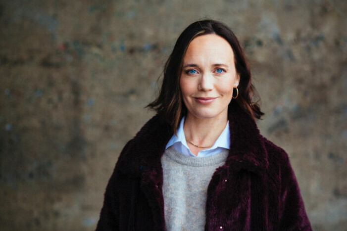 Psykologen, föreläsaren och författaren Maria Farm ger kärlekstips. Foto: Fredrik Bernholm. Maria Farm ler och tittar in i kameran