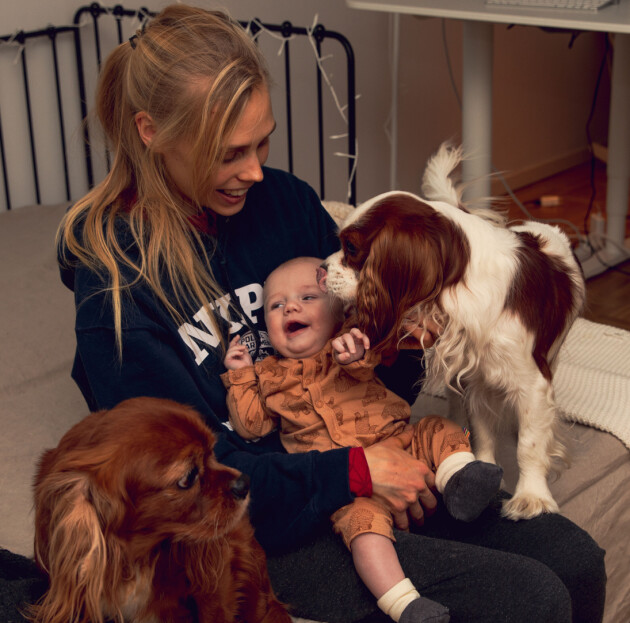 Pillan och Elton Loui Lion bor med två, ibland tre, hundar. Foto: Privat Elton Loui Lion, Pillan Thelaus