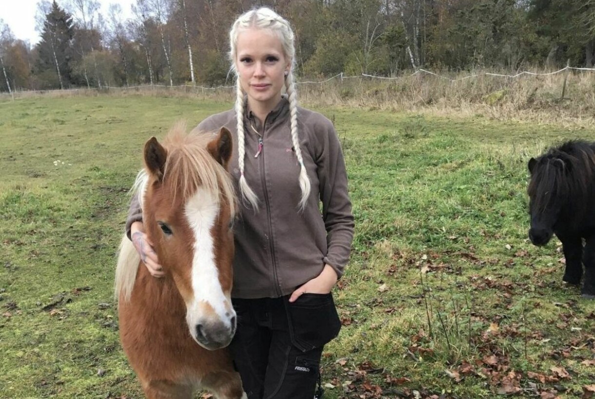 Natalie har alltid älskat hästar och i familjen har de flera både hästar och hundar. Natalie Eklind med sina hästar