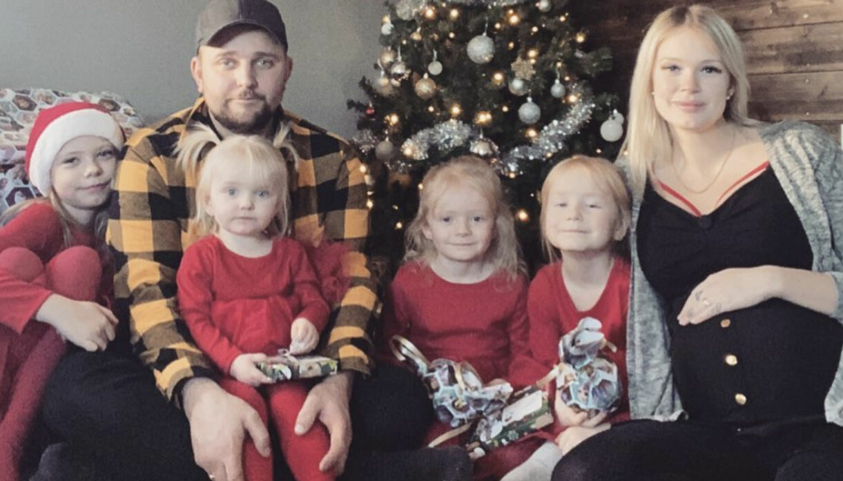 I mars ska Alicia, 7, Joline, 5, Ronja, 4 och Cornelia, 2 få en lillebror. Natalie och Richard Eklind med barnen Alicia, 7, Joline, 5, Ronja, 4 och Cornelia, 2