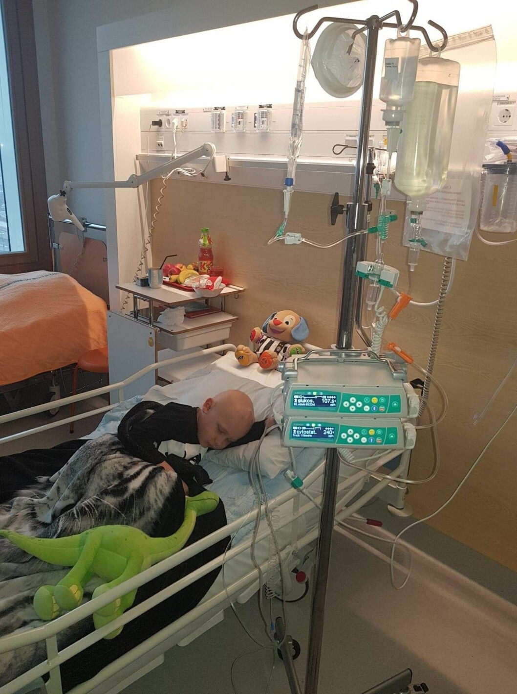 Snart blir sjukhuset familjens andra hem. nataniel hjärntumör