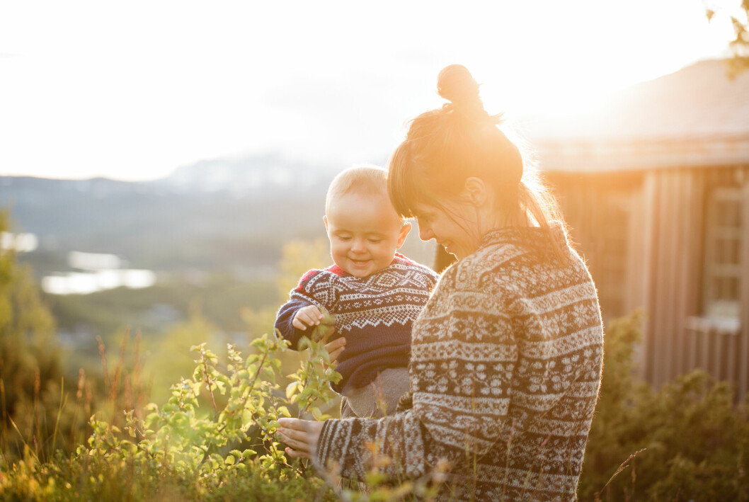 Norska, svenska och danska namn är fulla av stil, menar den amerikanska namnsajten. Mamma med barn