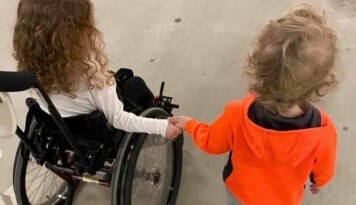 Emilia går på förskola några timmar om dagen precis som lillebror Angelo. Ofelia och Angelo Yuosif