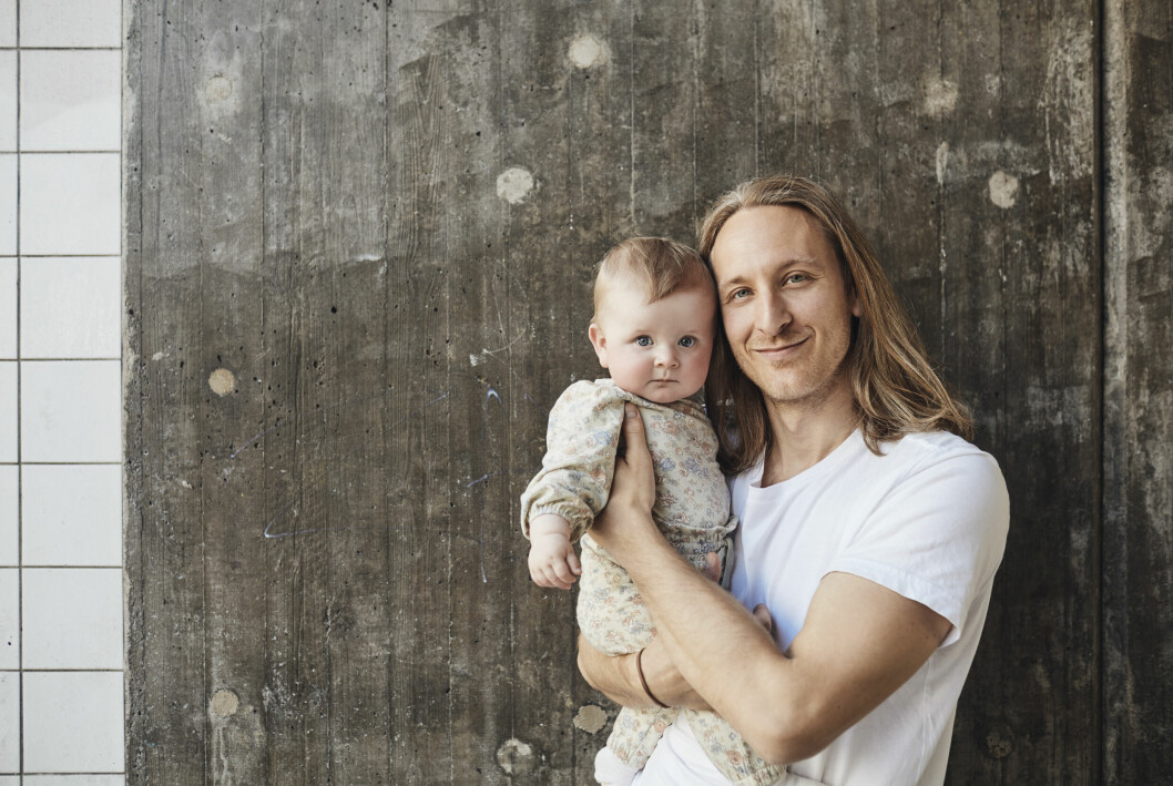 porträtt på pappa och barn