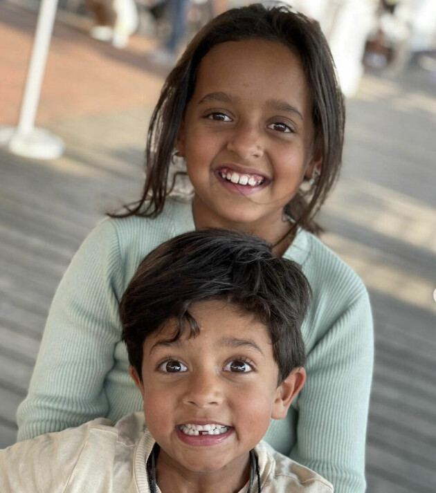 De veckor Anitha har barnen ser hon till att bara vara med dem, och undviker att boka in middagar med kompisar eller andra evenemang. Anithas barn Penny och Tom Allan