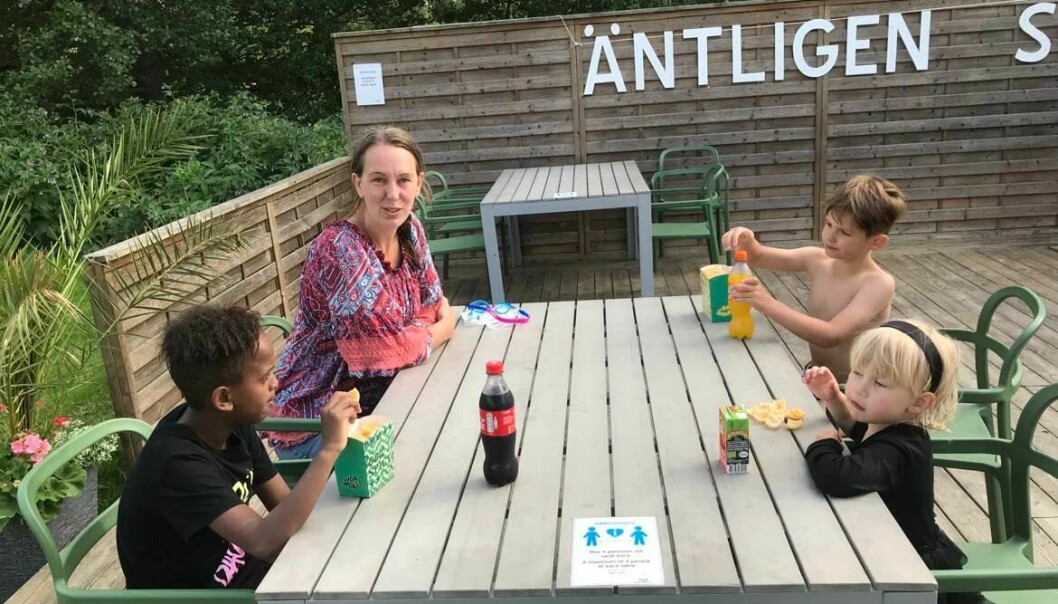 Petra och barnen på utflykt. Foto: Privat Petra med familj på utflykt.