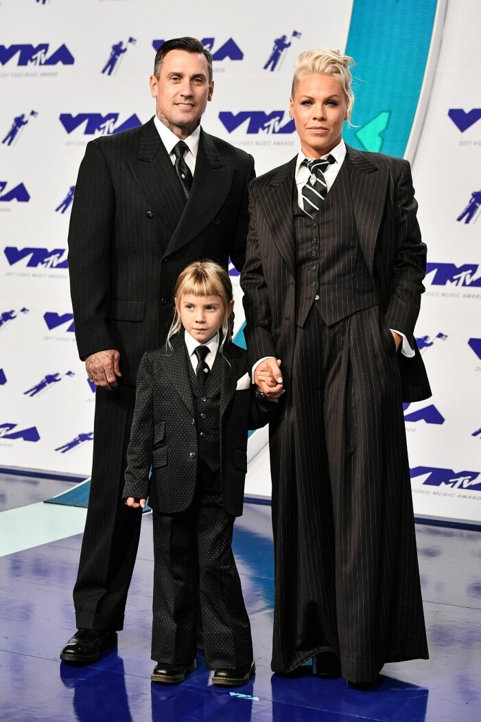 PINK, CAREY HART OCH WILLOW