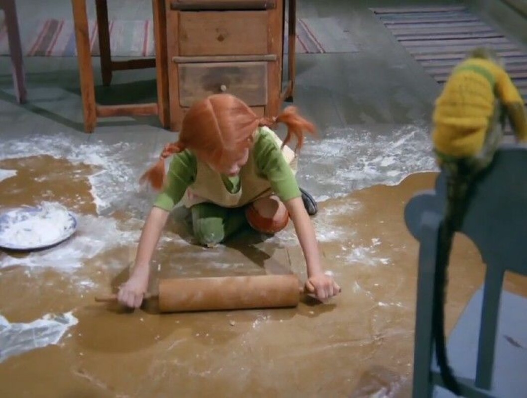 Pippi bakar pepparkakor på golvet