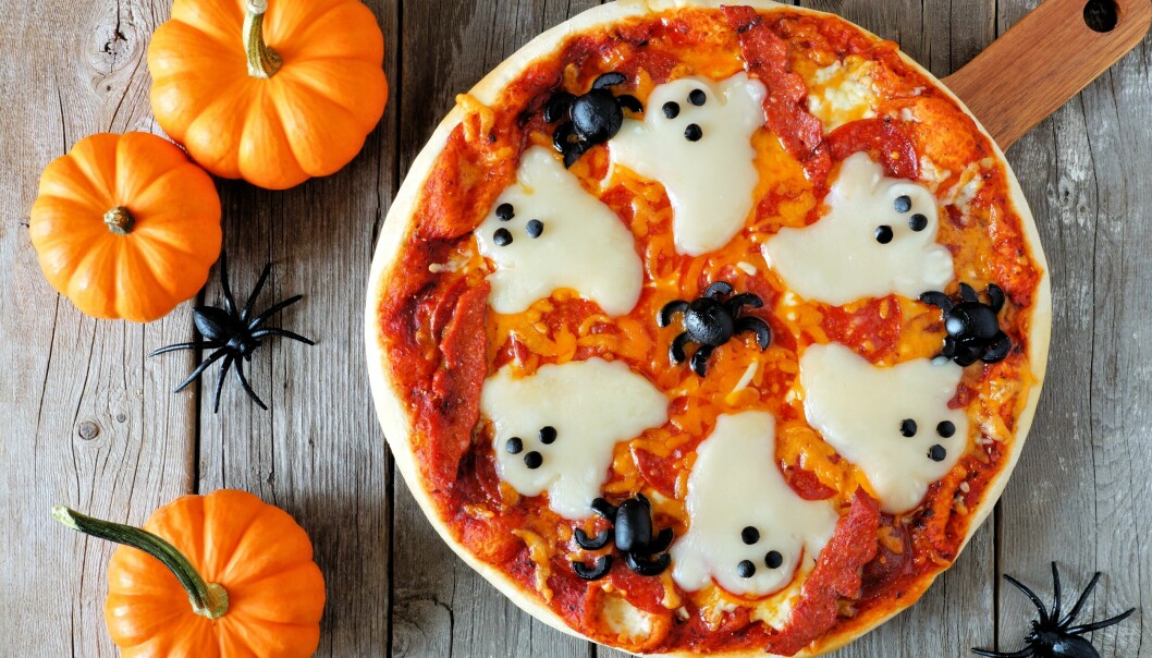 Tips! Känns det svårt att forma osten? Använd en pepparkaksform till hjälp. pizza med smält ost