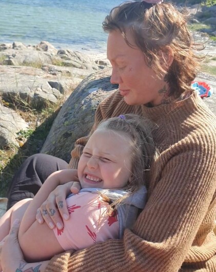 Therese har två barn sedan innan, Pelle, 13 och Ebba, 6. Therese Andersson och dottern Ebba