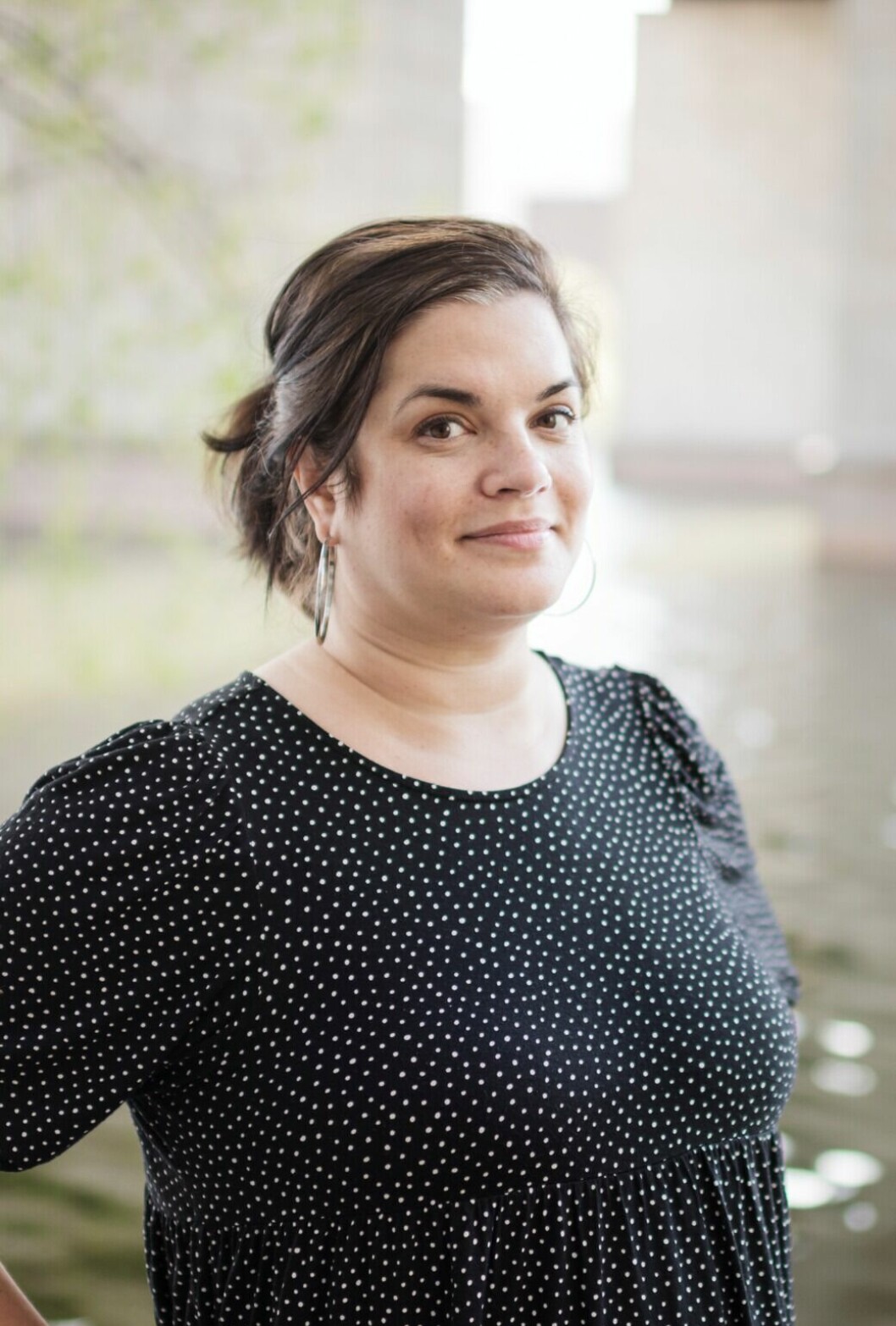Reyhaneh Ahangaran är legitimerad psykolog och har bland annat jobbat med barn- och ungdomspsykiatrin och som sexualupplysare på RFSU. Foto: Anna Tärnhuvud/B Wahlströms Psykolog Reyhaneh Ahangaran