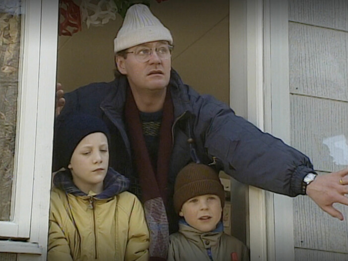 När killarna inser att det inte snöar längre. Rudolf, Håkan och Sune inser att det inte snöar
