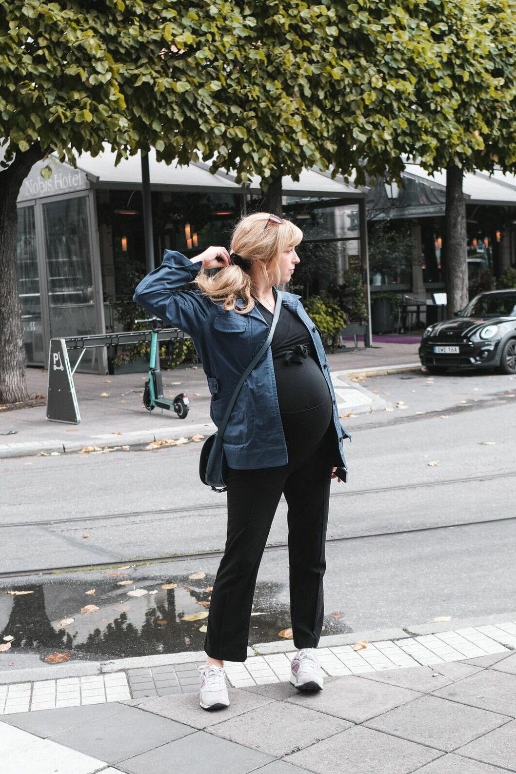 Moderskap ska få vara precis det som varje mamma själv tycker att det är, säger Sandra Beijer. Sanda Beijer när hon ska bo på hotell i Stockholm med sin kille Björn Werner