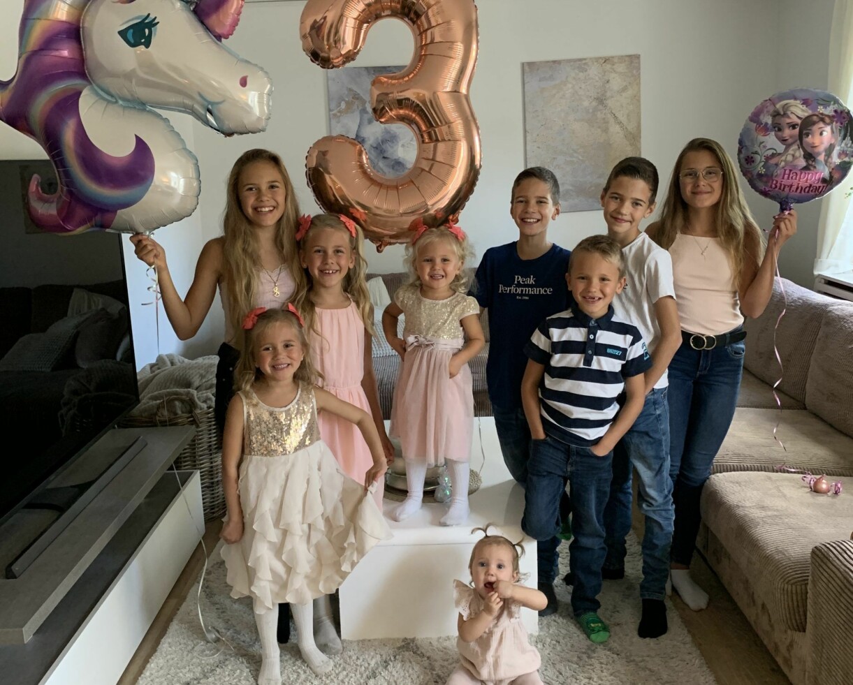 När Isabelle fyllde tre för ett tag sedan väcktes hon av hela familjen. Foto: Satu Nordling Gonzales.