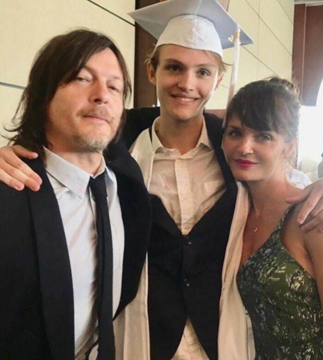 Helena Christensen och Norman Reedus med sonen Mingus. Helena Christensen och Norman Reedus med sonen Mingus.