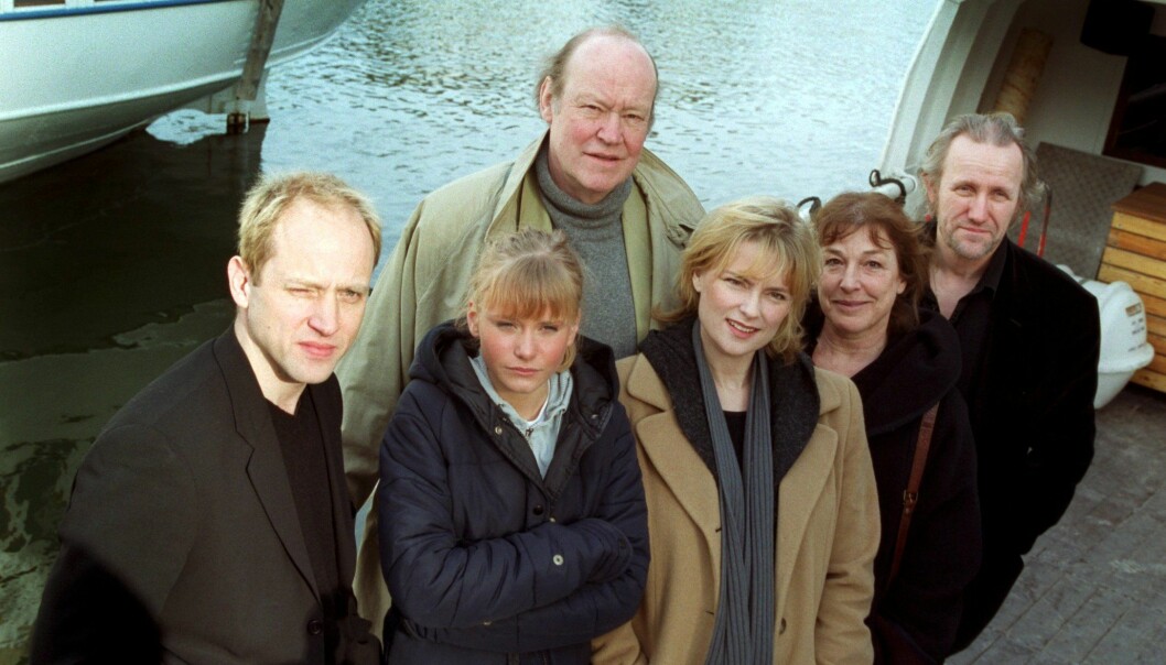 Samuel Fröler, Ebba Hultkvist, Sten Ljunggren, Marie Richardson, Helena Brodin och Göran Engman under inspelningarna.