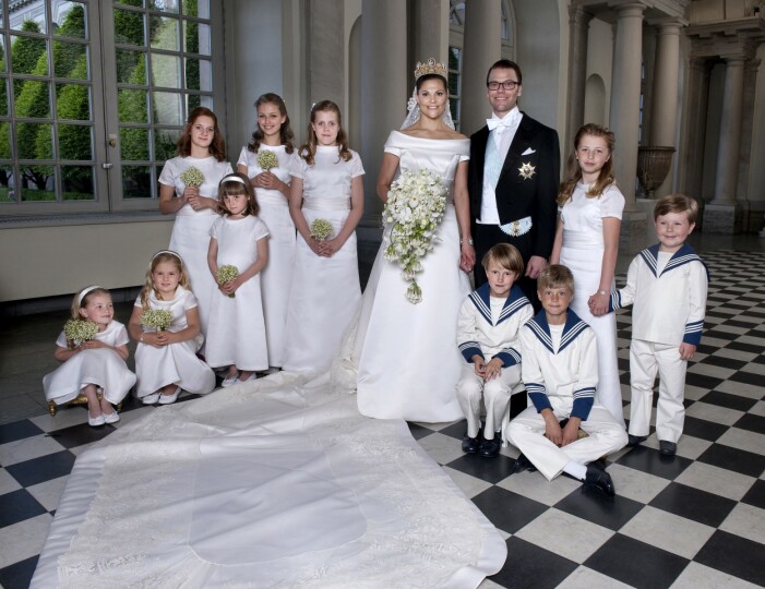 prins daniel och kronprinsessan victoria med brudnäbbet på bröllopet