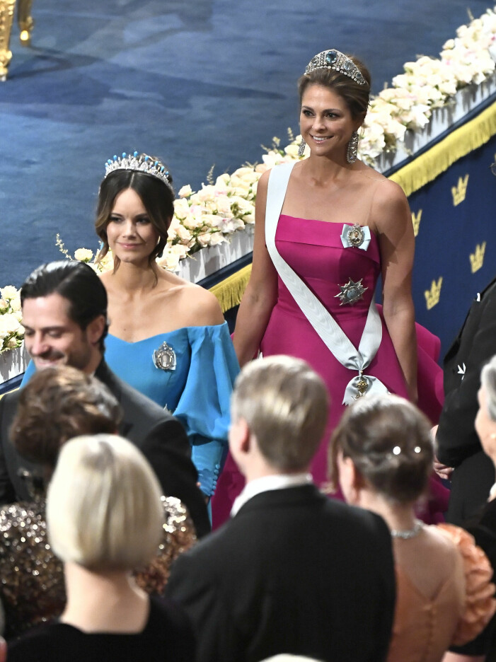 Prinsessan Sofia och prinsessan Madeleine anländer till Nobelprisutdelningen i Konserthuset i Stockholm 2019. Därför saknas prinsessan madeleine och prinsessan sofia under nobel 2021