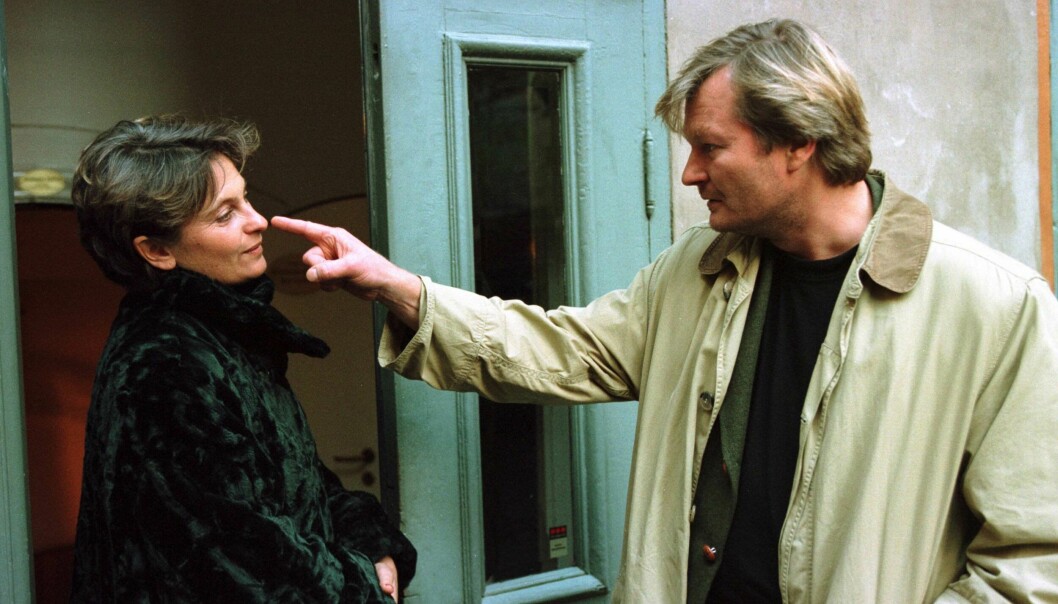 Suzanne Reuter och Peter Dalle i filmen Ogifta par.