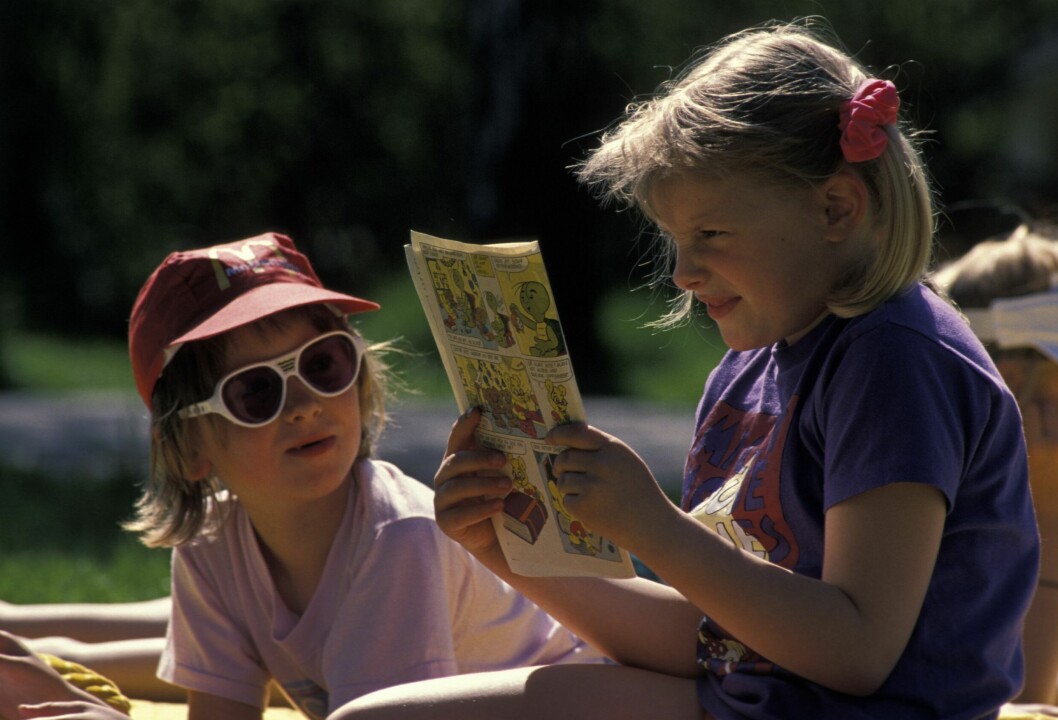 Sommarlov och en ny tidning. Livet på topp. barn som läser kalle anka
