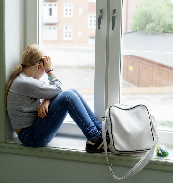 Fler barn upplever ångest, oro och våld i hemmet till följd av pandemin. barn som mår dåligt