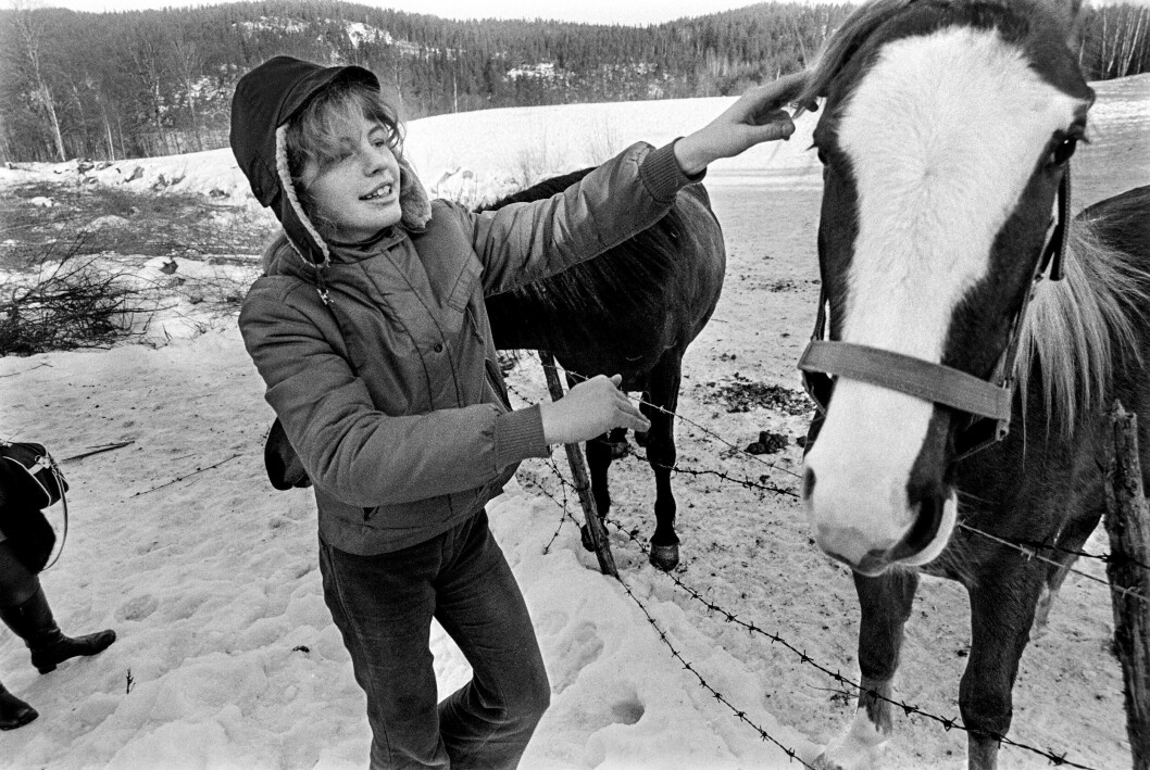 Inger Nilsson som 13-åring, med hästar