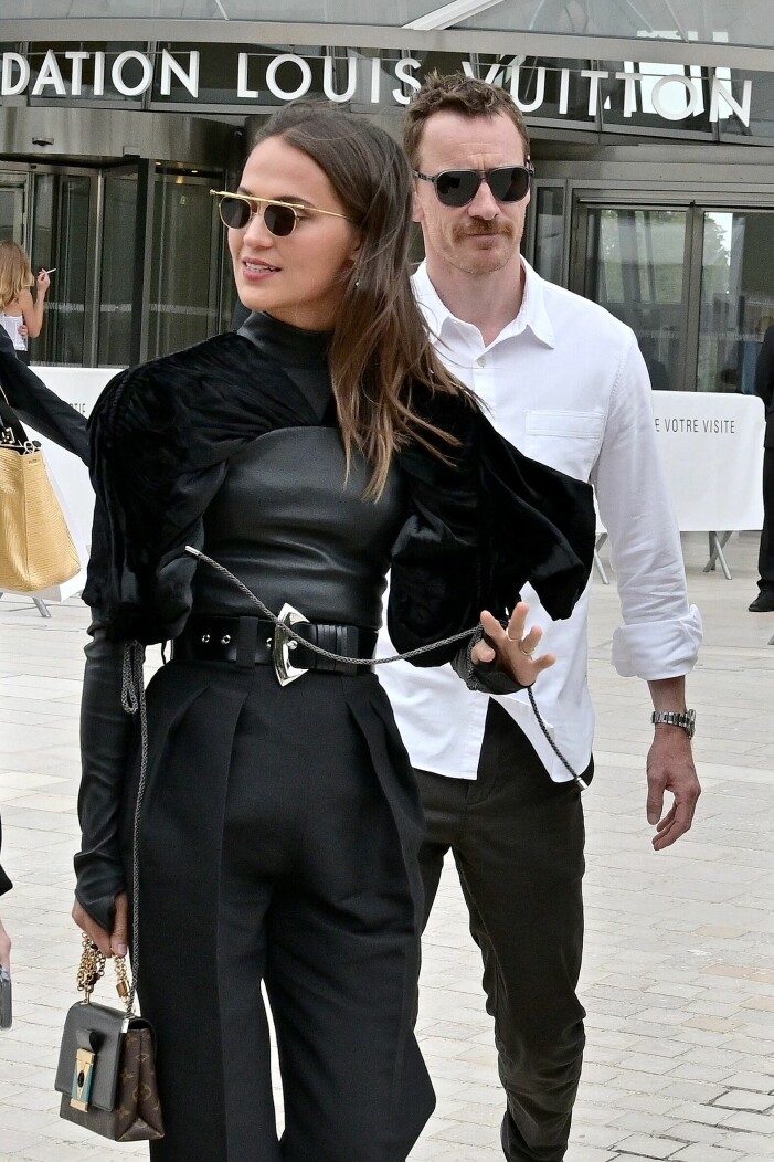 Alicia Vikander och maken vid Louis Vuitton i Paris 2019. vikander och fassbender vid Louis Vuitton frankrike, paris.