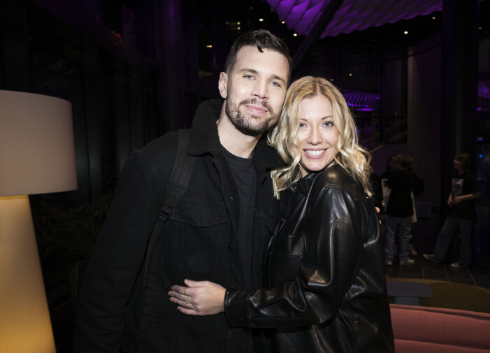 Robin Bengtsson och Sigrid Bernson efter deltävlingen i Melodifestivalen 2022,