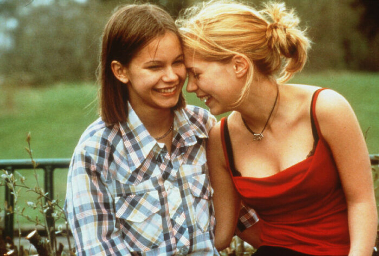 Fucking Åmål har blivit känd över hela världen sen den hade premiär i Sverige år 1998. Agnes och Elin i Fucking Åmål.