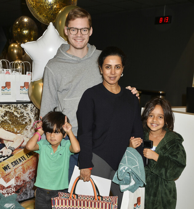 Anitha tillsammans med sambon Joel och barnen. Foto: TT Anitha med sambon Joel och barnen Penny och Tom Allan