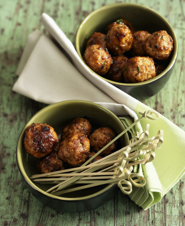 Rulla egna, eller köp färdiga köttbullar. köttbullar