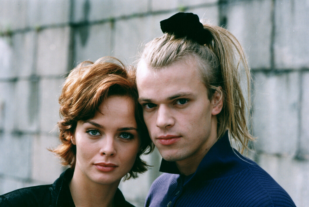 Carl-Einar Häckner spelade mot Izabella Scorupco i filmen Petri tårar från 1995.