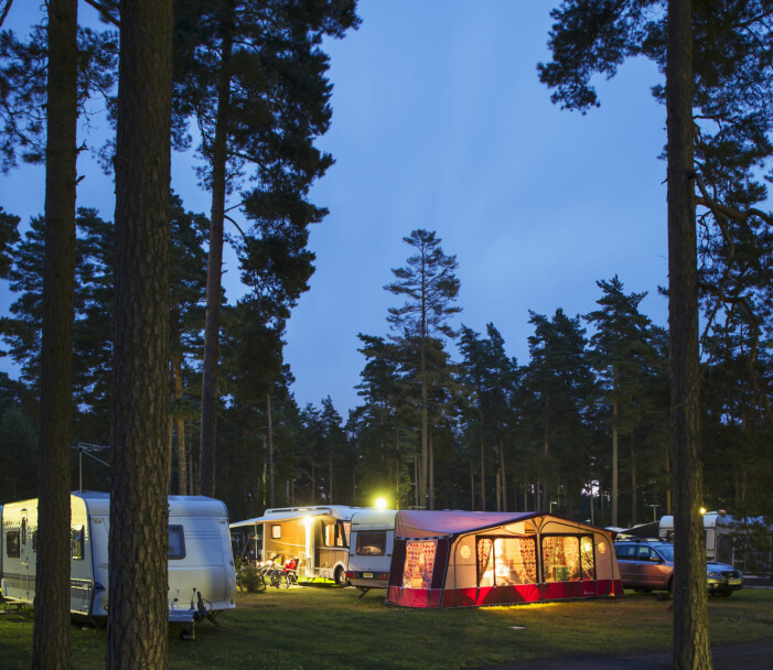 Barnvänlig camping är en perfekt sommaraktivitet när alla i familjen ska trivas. barnvänlig camping