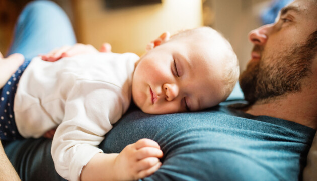 Att tiden och energin nu går till bebisen kan göra att man saknar det man hade tidigare i sin kärleksrelation. pappa och bebis