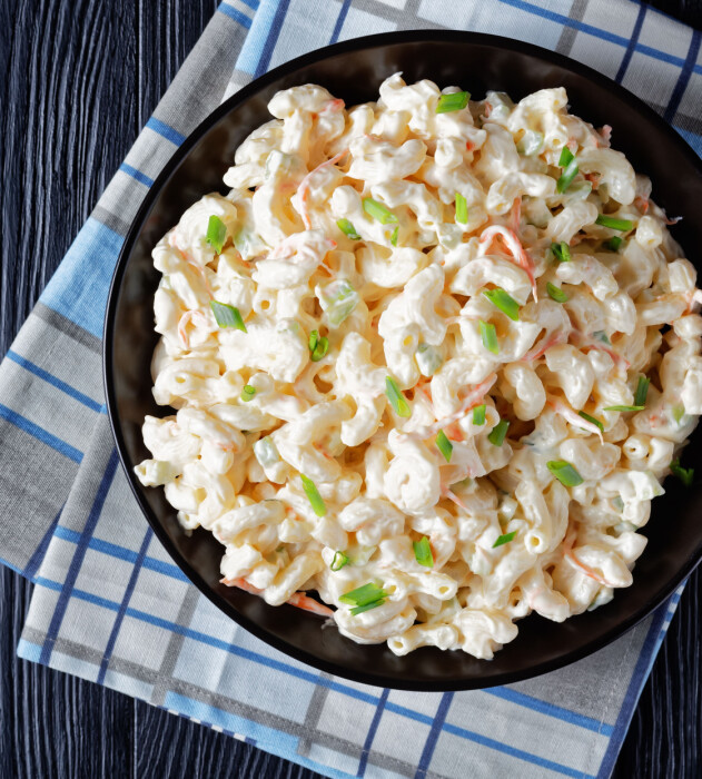 Krämig pastasallad med creme fraiche. pastasallad