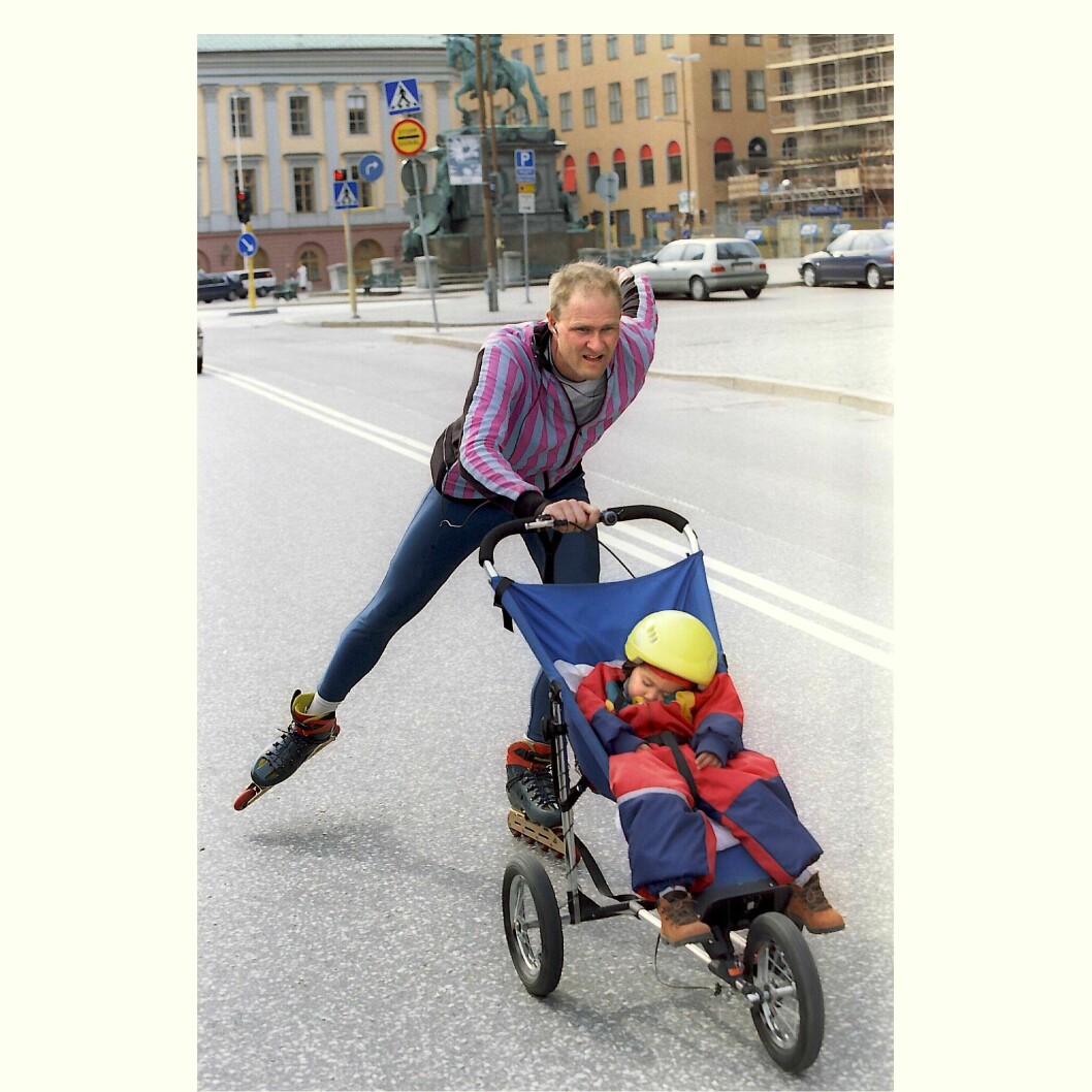 Sportvagnen på tre hjul var fortfarande ovanlig men tog sig in på marknaden. Pappa med barnvagn