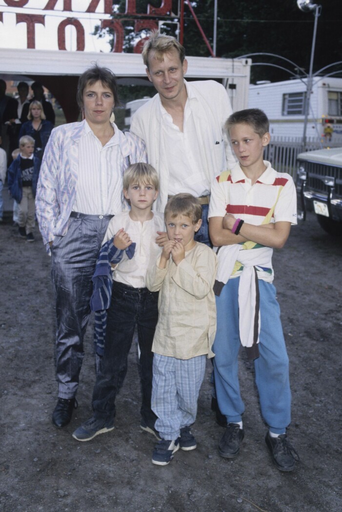 Stellan med första frun My och sönerna Gustaf (från vänster), Sam och Alexander, i slutet på 1980-talet. familjen skarsgård