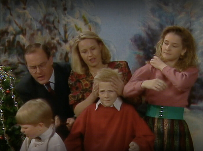 Komiskt kaos hos familjen Andersson. familjen andersson tar jukort i sunes jul